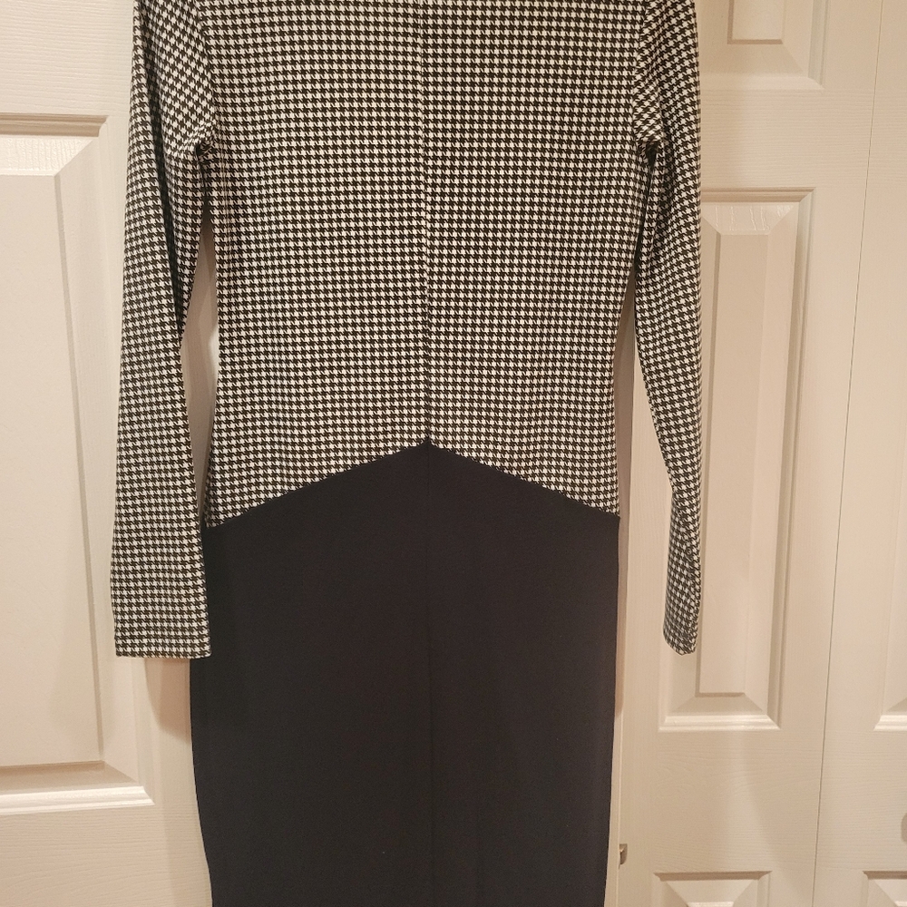 VENUS Black and White Sheath Dress with Long Sleeves - Picture 3 of 3